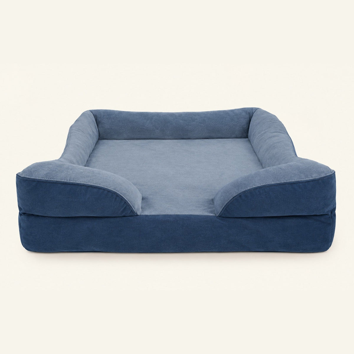 Cama antiestrés SORA en azul, vista de tres cuartos sobre fondo neutro