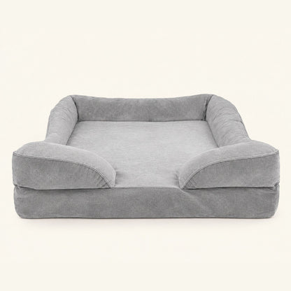 Cama antiestrés SORA en gris claro, vista de tres cuartos sobre fondo neutro