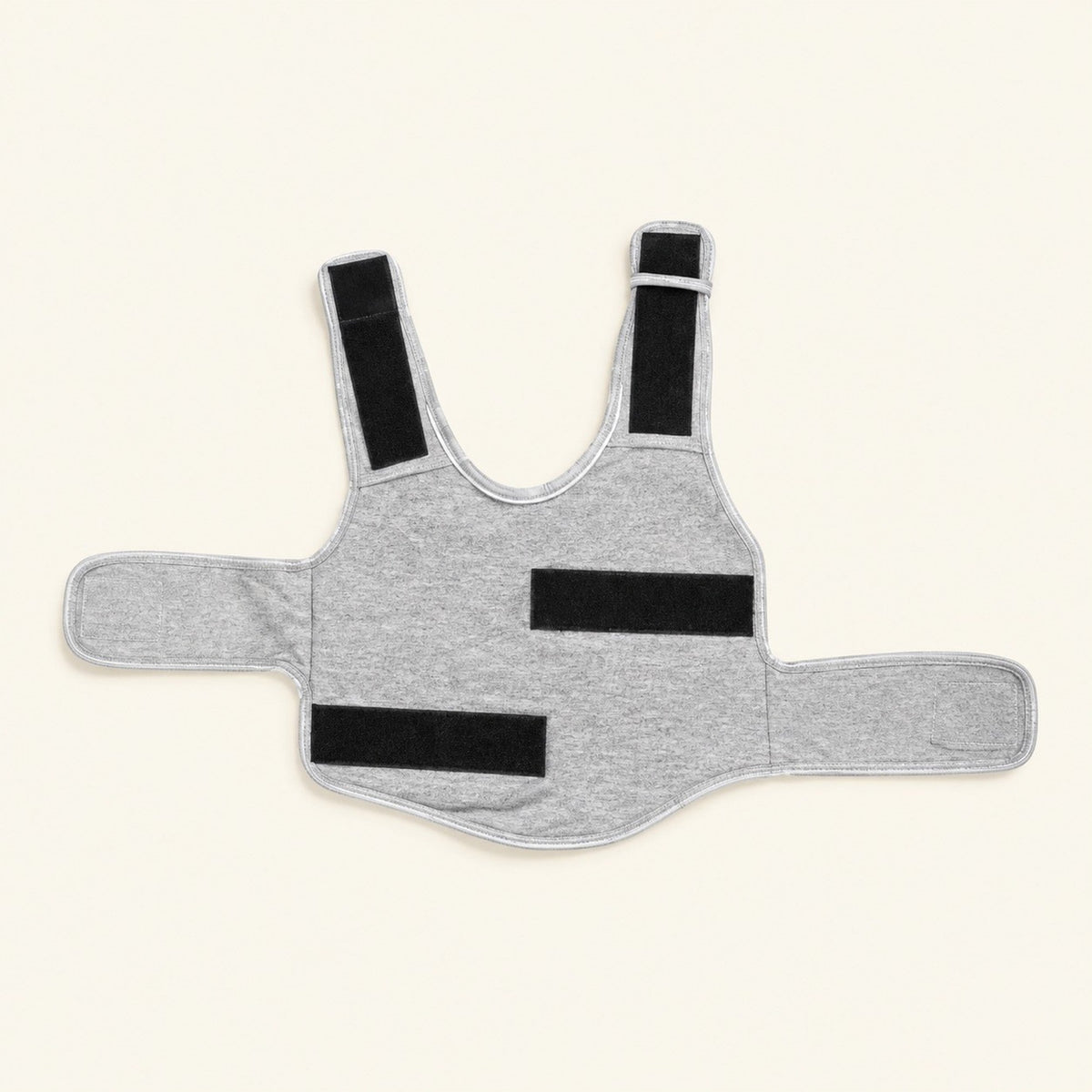 Chaleco antiestrés SORA en gris claro, visto en plano, con sus tiras de velcro negro
